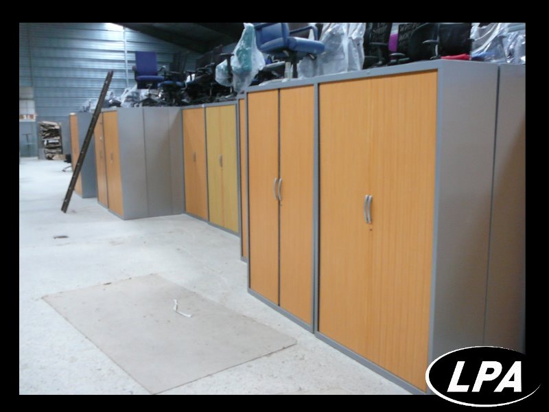 armoire métallique JG GROUP d'occasion Armoire Haute Armoires LPA